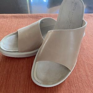 Woman’s slide sandals